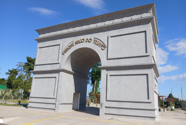 Praça Arco do Triunfo em Sinop - Mato Grosso